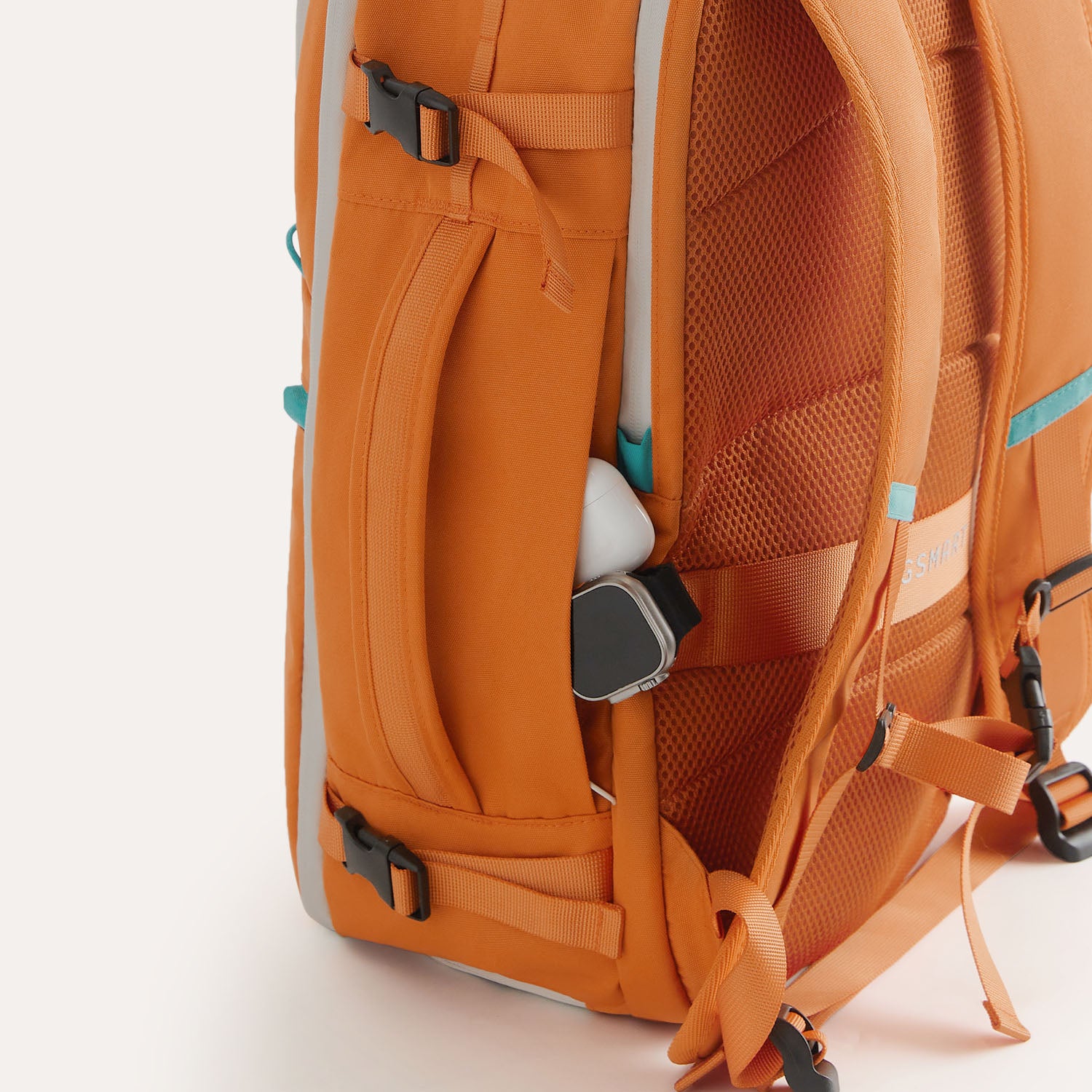 laptop_travel_backpack_rust_with_pockets