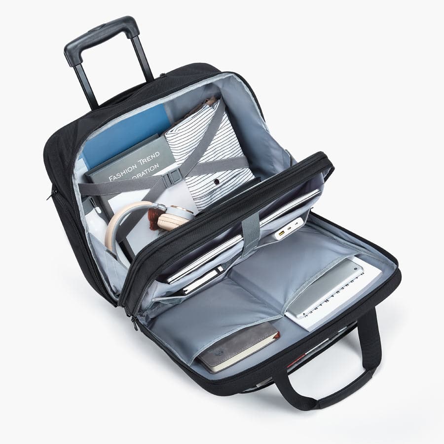 Motiv 17.3 Inch Rolling Laptop Suitcase